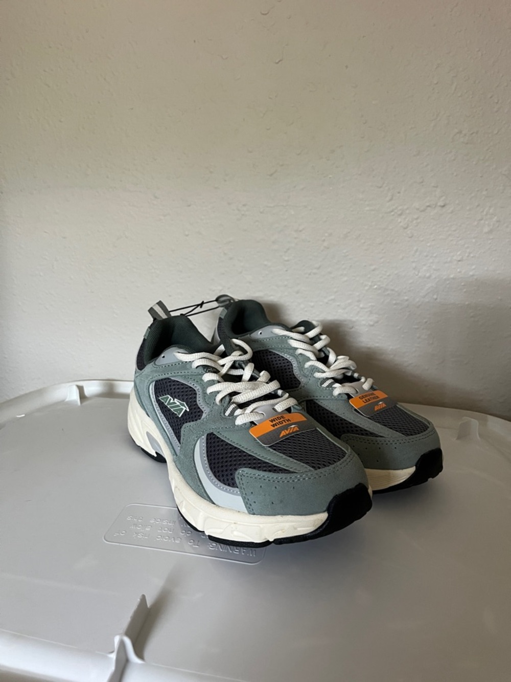Women’s Avia sneakers